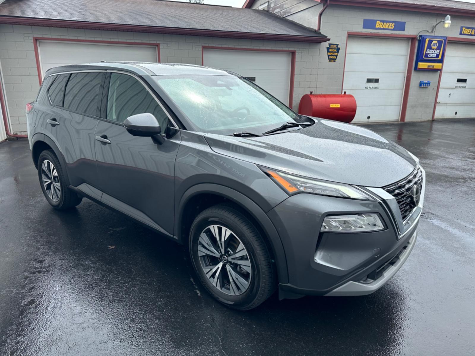 2021 Gray Nissan Rogue sv (5N1AT3BB6MC) with an 4 engine, automatic transmission, located at 8464 Route 219, Brockway, PA, 15824, (814) 265-1330, 41.226871, -78.780518 - Super clean, well taken care of 2021 Nissan Rogue SV AWD with cloth interior, power/heated front seats, big screen radio with back up camera, factory alloys, and ONLY 42000 miles. - Photo #21